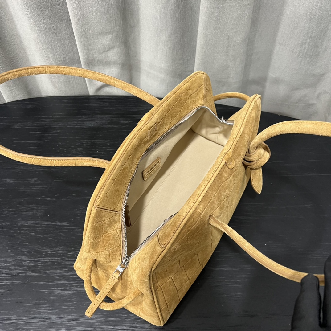 Le Turismo Medium suede shoulder bag in brown
