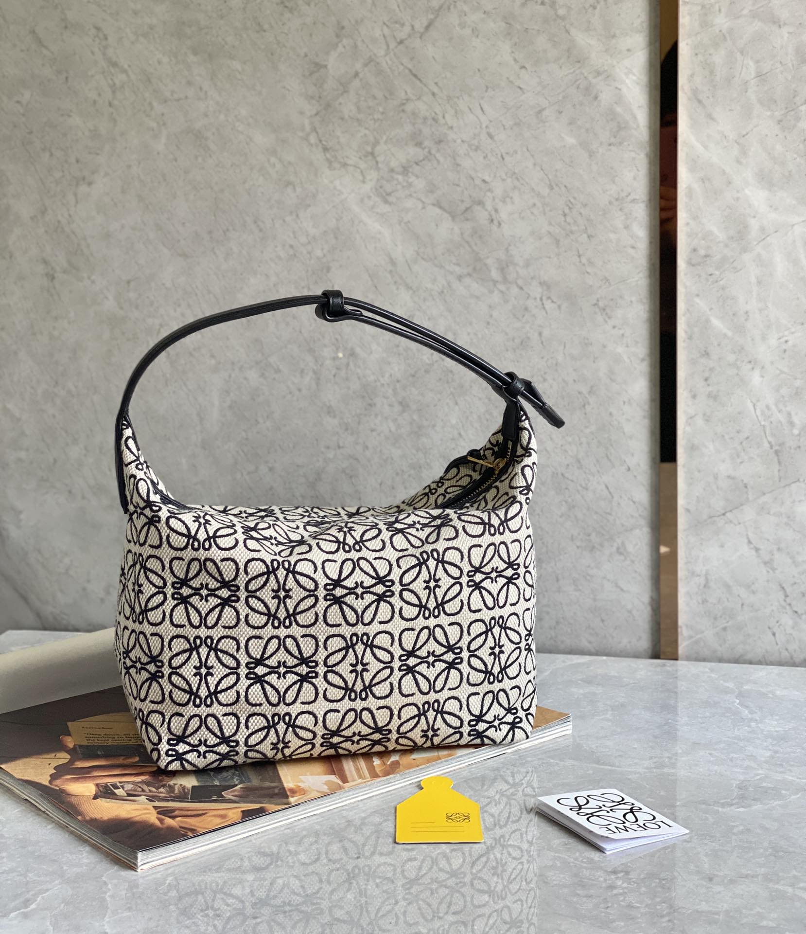 Loewe TASCHE CUBI ANAGRAM SMALL in Ecru & Black