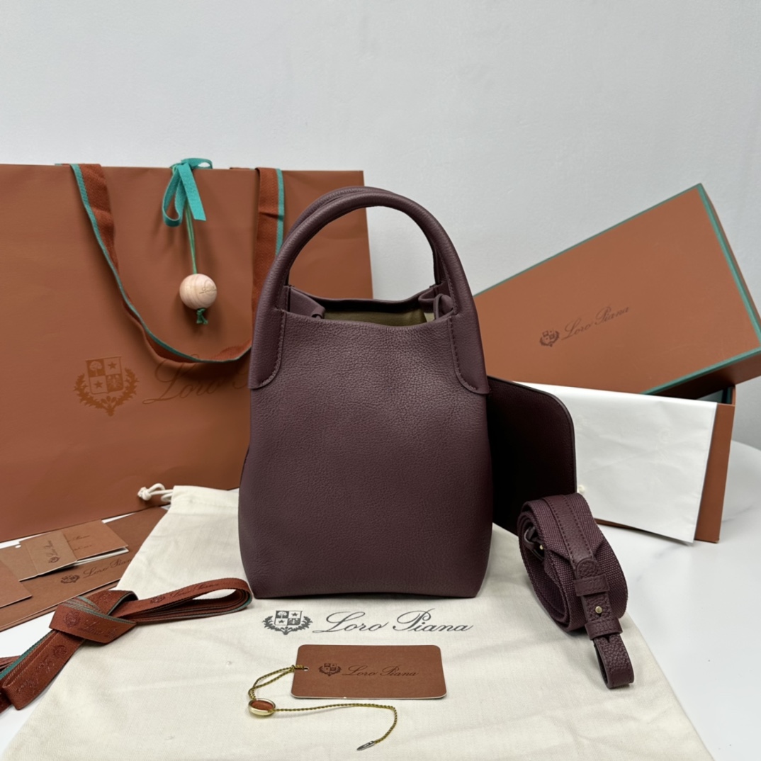 Loro Piana Burgundy Leather Veilback Small bag Loro Piana |