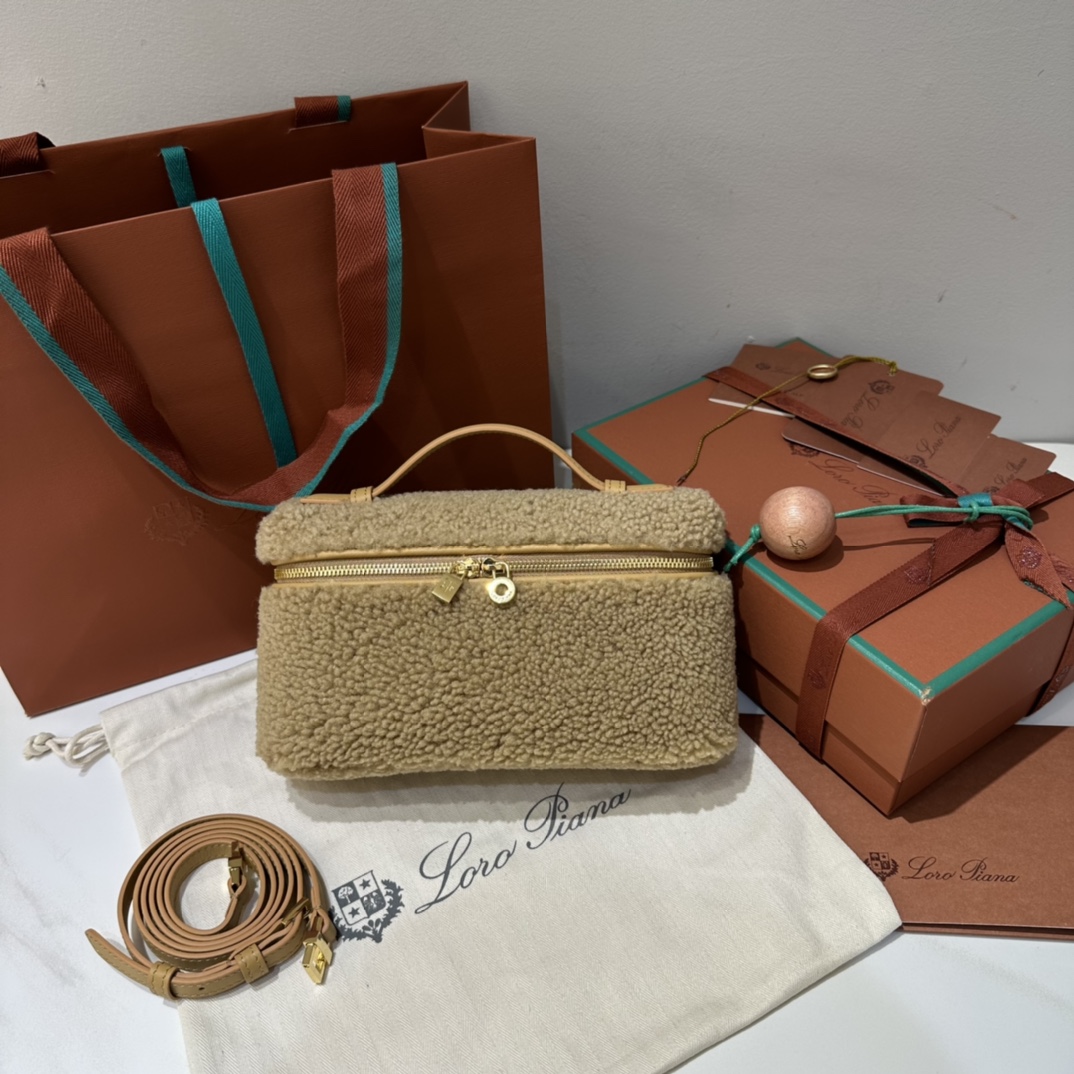 LORO PIANA CashFur Calfskin L19 Extra Pocket Pouch bag gray Ancient Paper 1428161