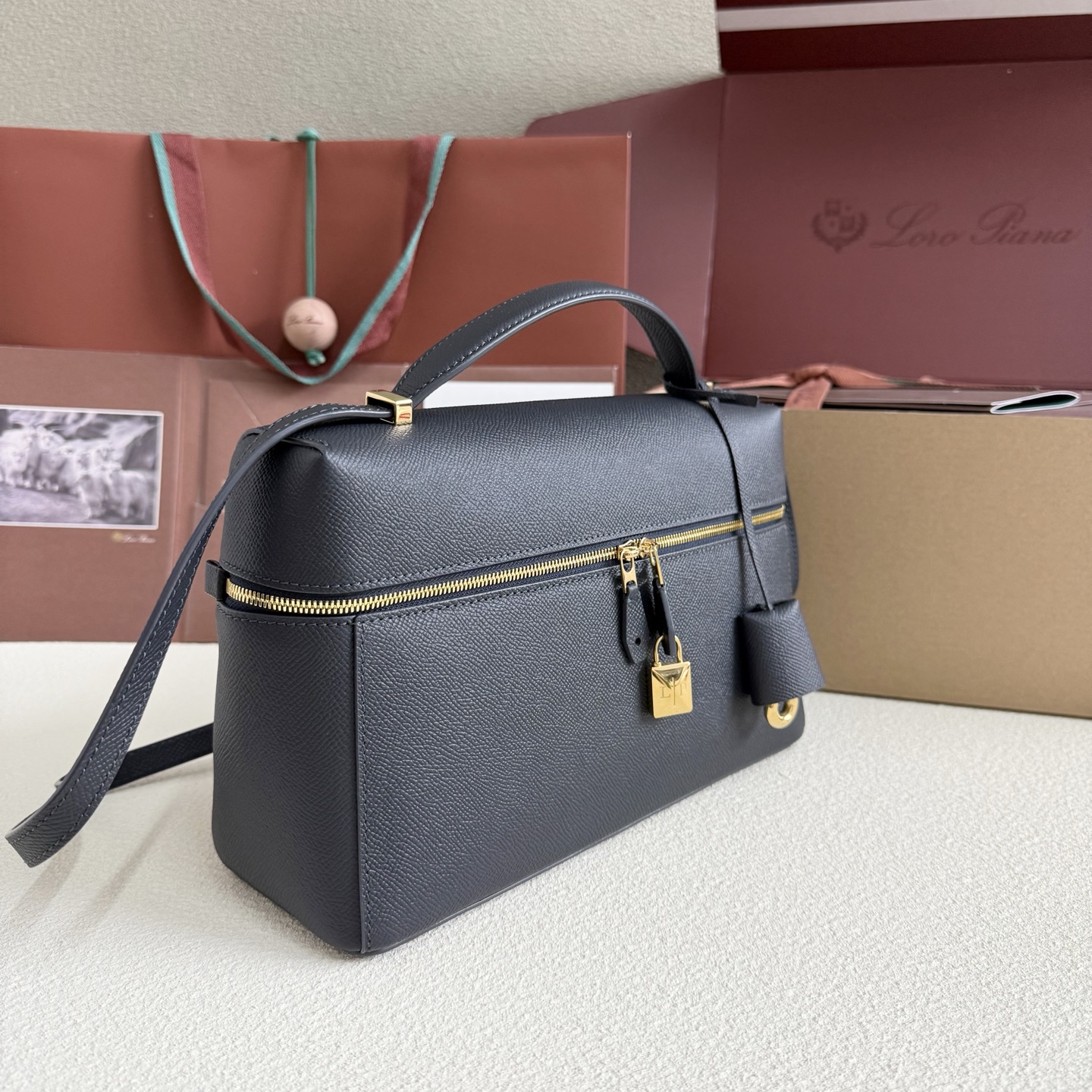 Loro Piana Extra Bag L27 Ostrich Leather Black/Sun Gold | Loro Piana JP