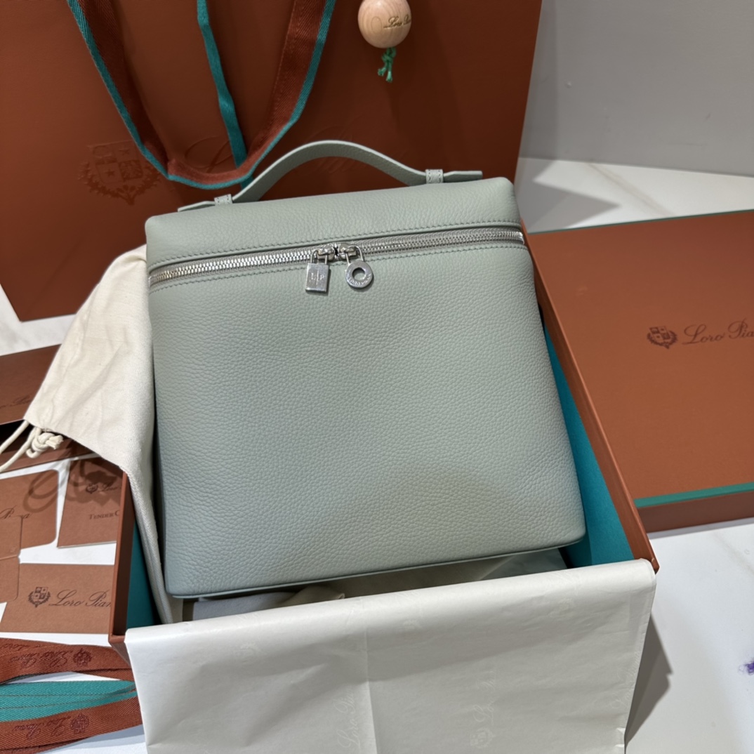 Loro Piana Extra Pocket backpack L23.5 - Grained Calfskin blue