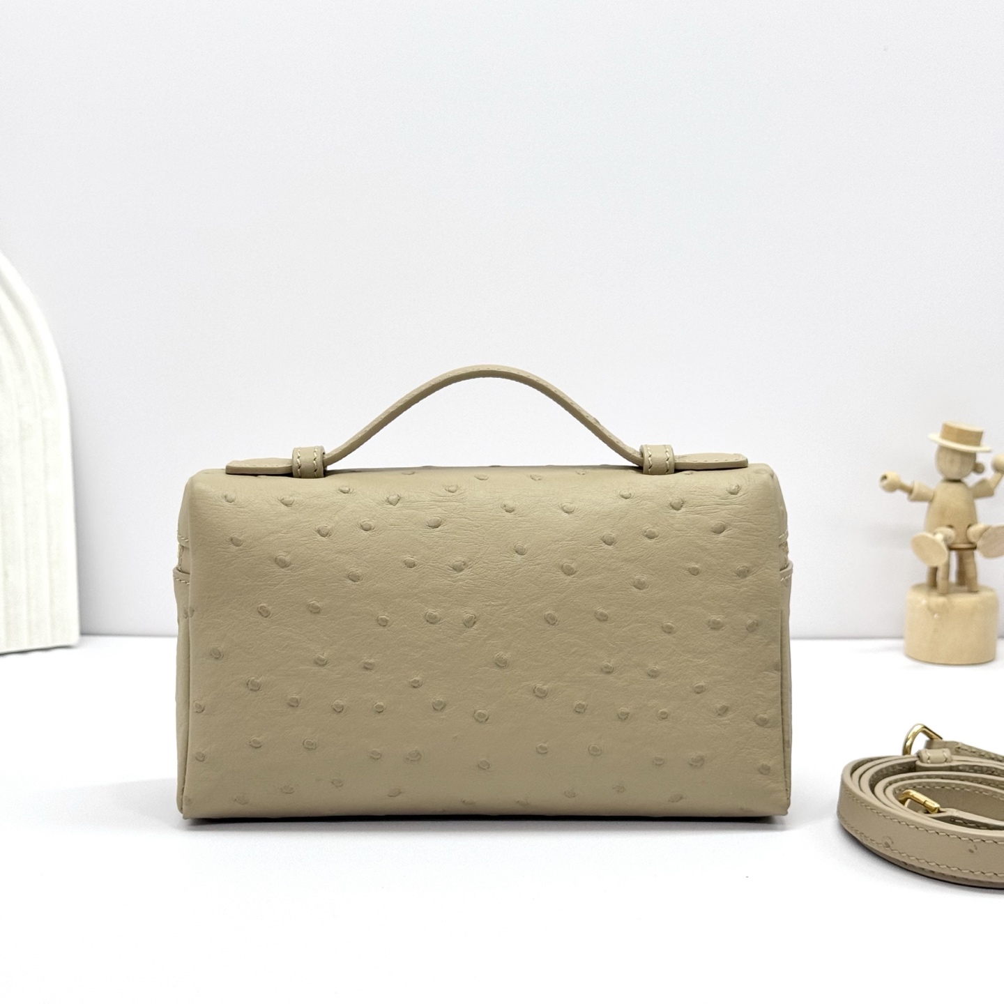 Loro Piana Extra Pocket L27 Ostrich Leather Oryx | Loro Piana US