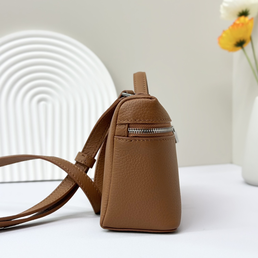 Loro Piana Extra pocket leather handbag Loro Piana Brown in Leather -