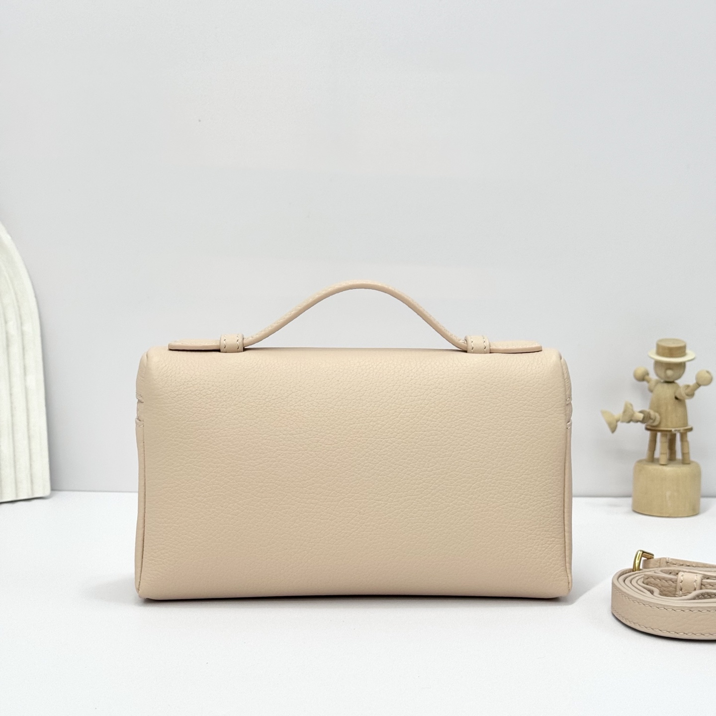 Loro Piana Extra-Tasche L19 in Creamed Honey / Gold Hardwar