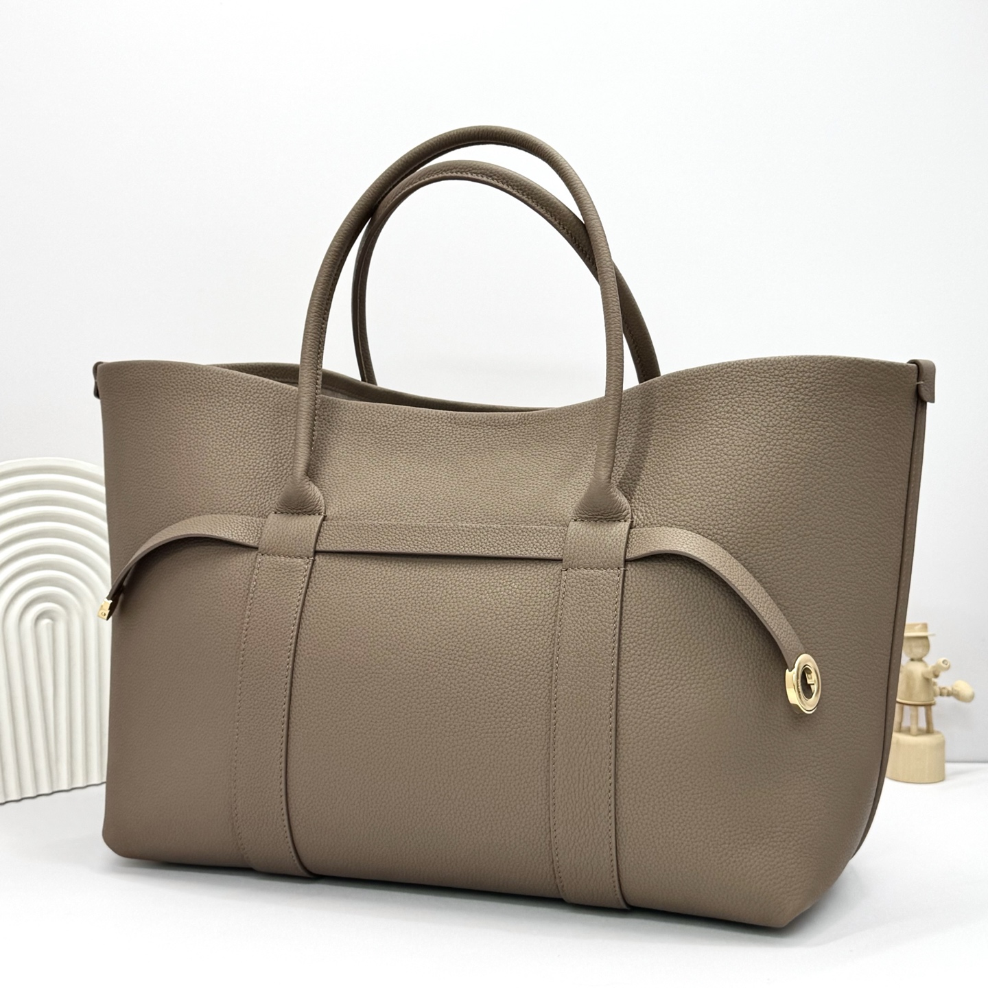 Loro Piana Ghiera leather-buckle Shopper Bag | Brown