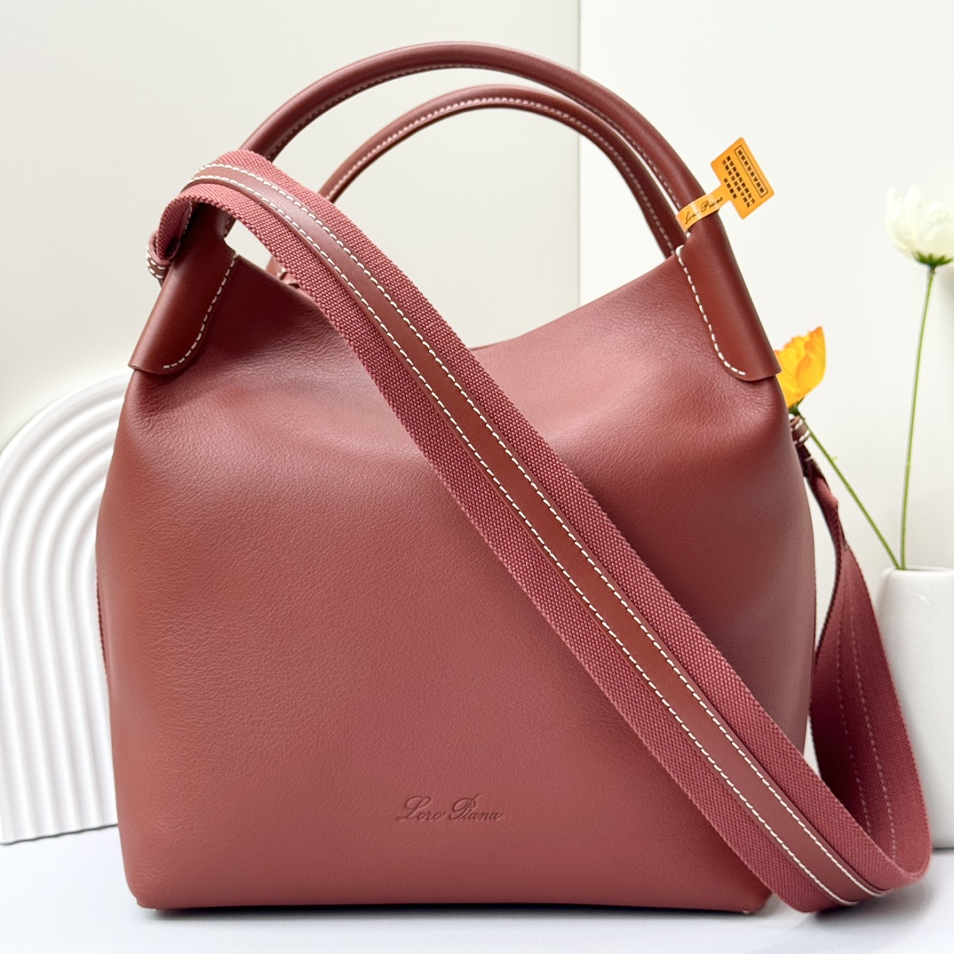 Loro Piana Large Bale bag Smooth Calfskin Deep Kummel red | Loro Piana