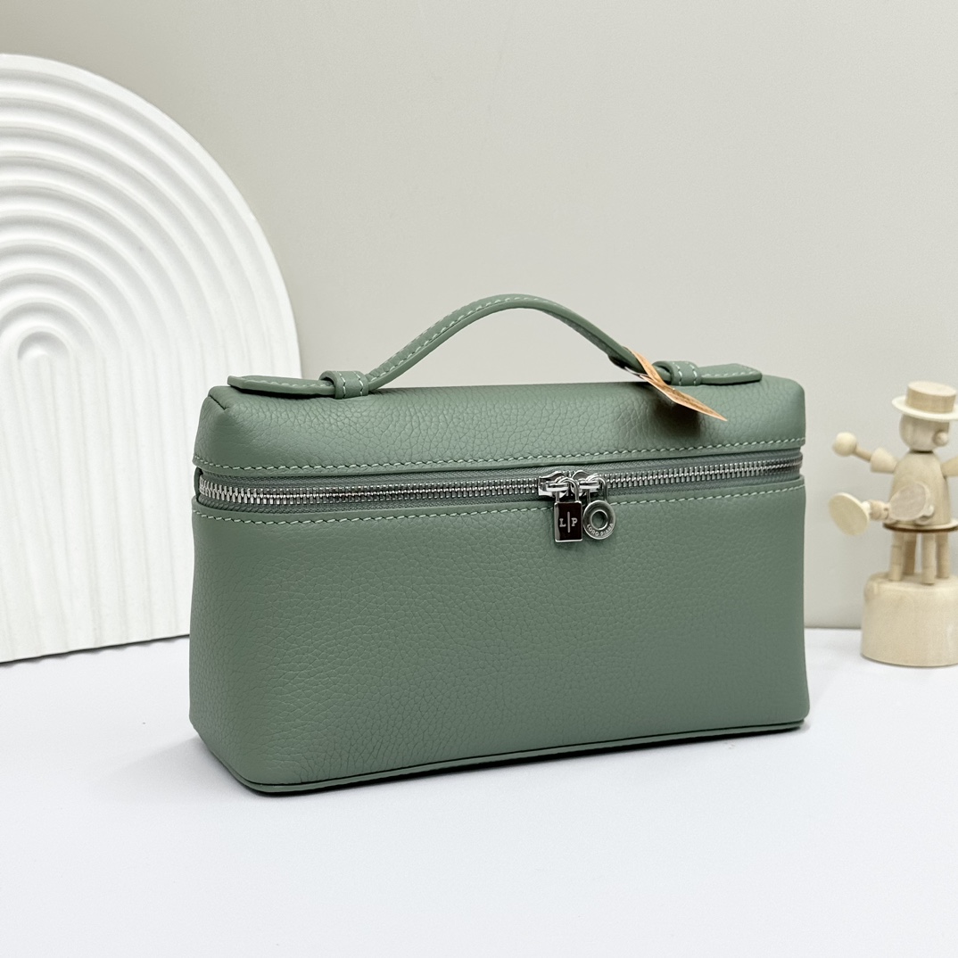 Loro Piana Leather handbag Loro Piana Green in Leather - 42043951