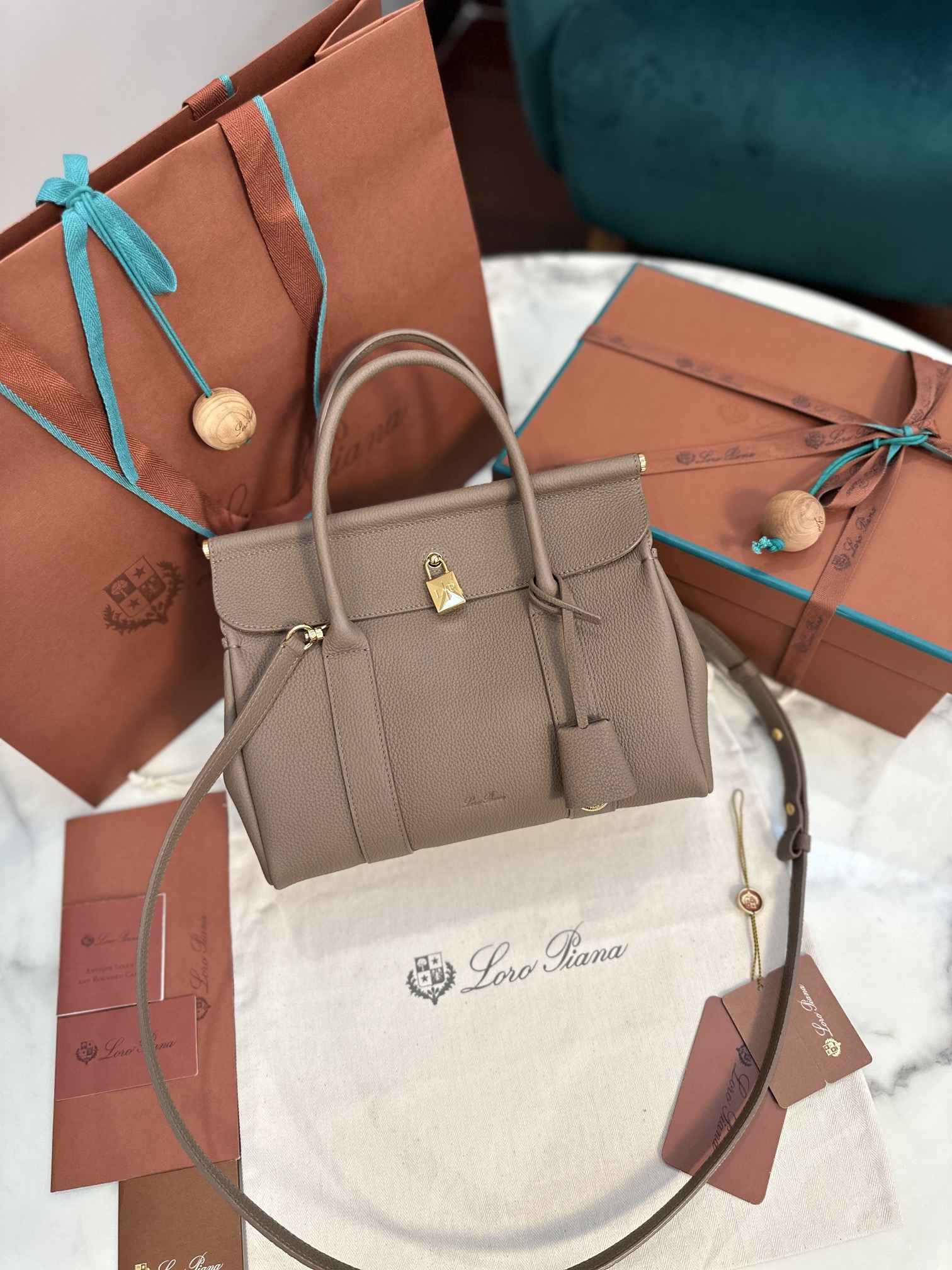 Loro Piana Loom bag L25 Calfskin brown/Sun Gold | Loro Piana FR