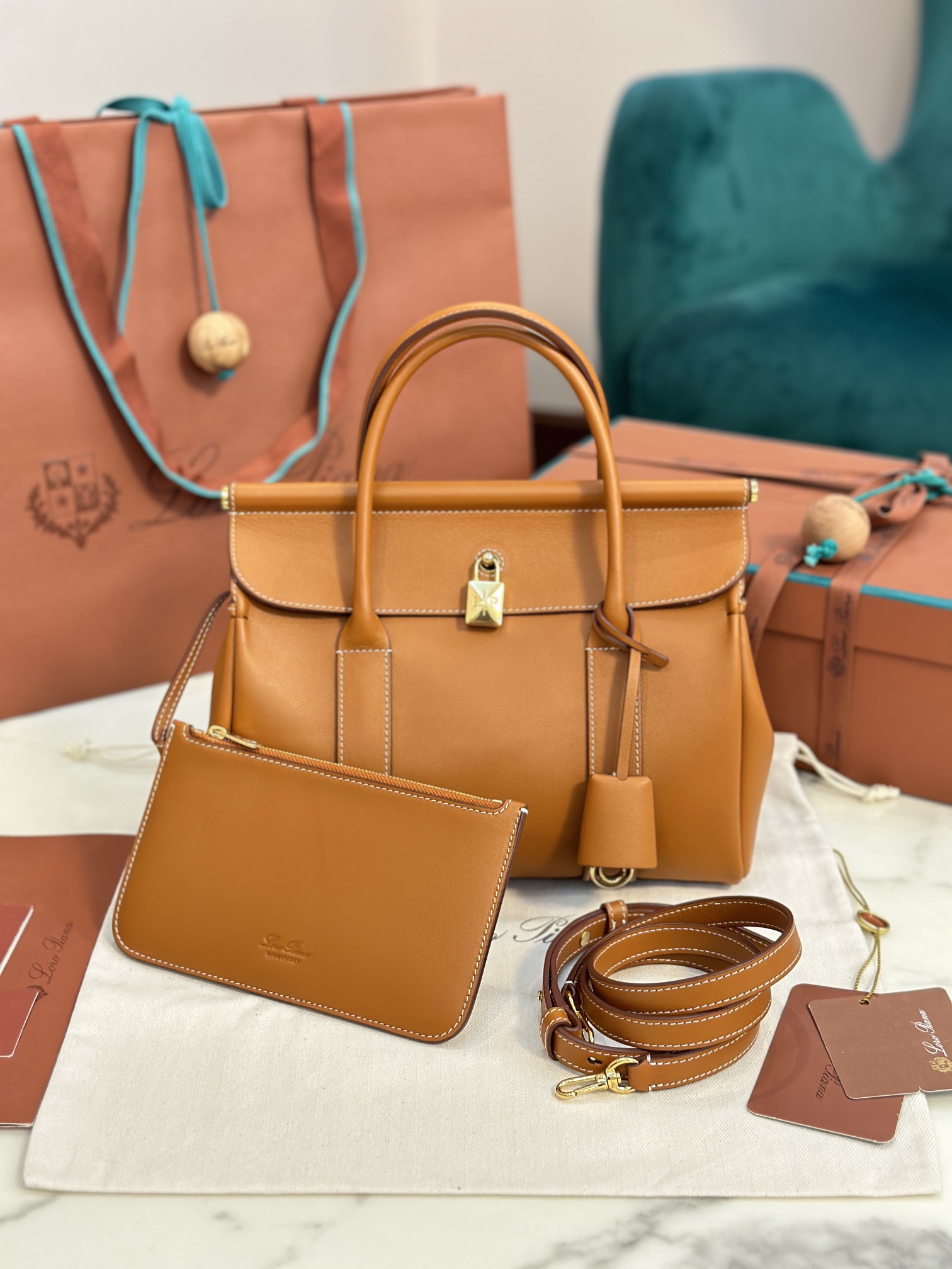 Loro Piana Loom bag L25 Calfskin Warm Tan/Sun Gold | Loro Piana FR