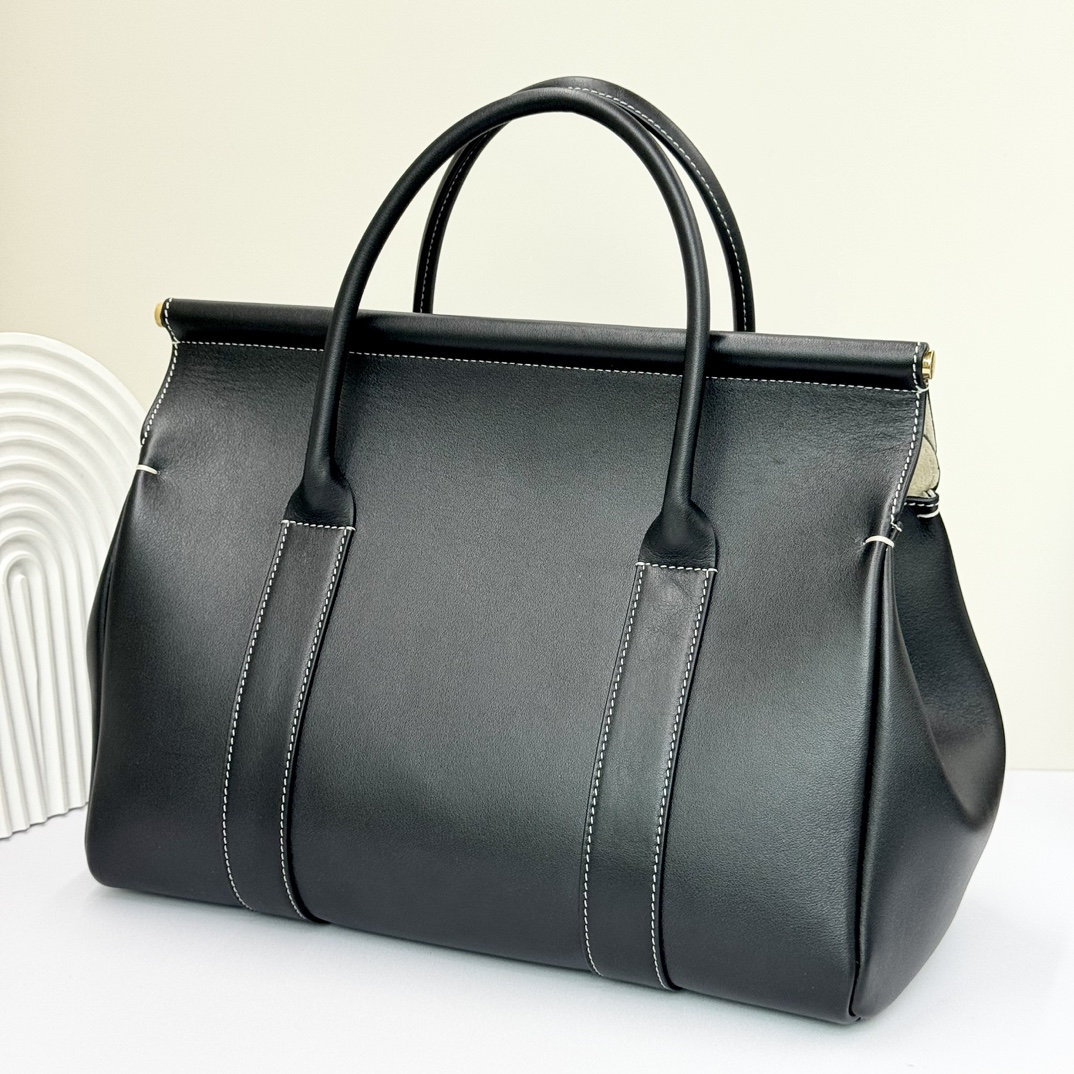 Loro Piana Loom bag L32 Smooth Calfskin Black | Loro Piana CY