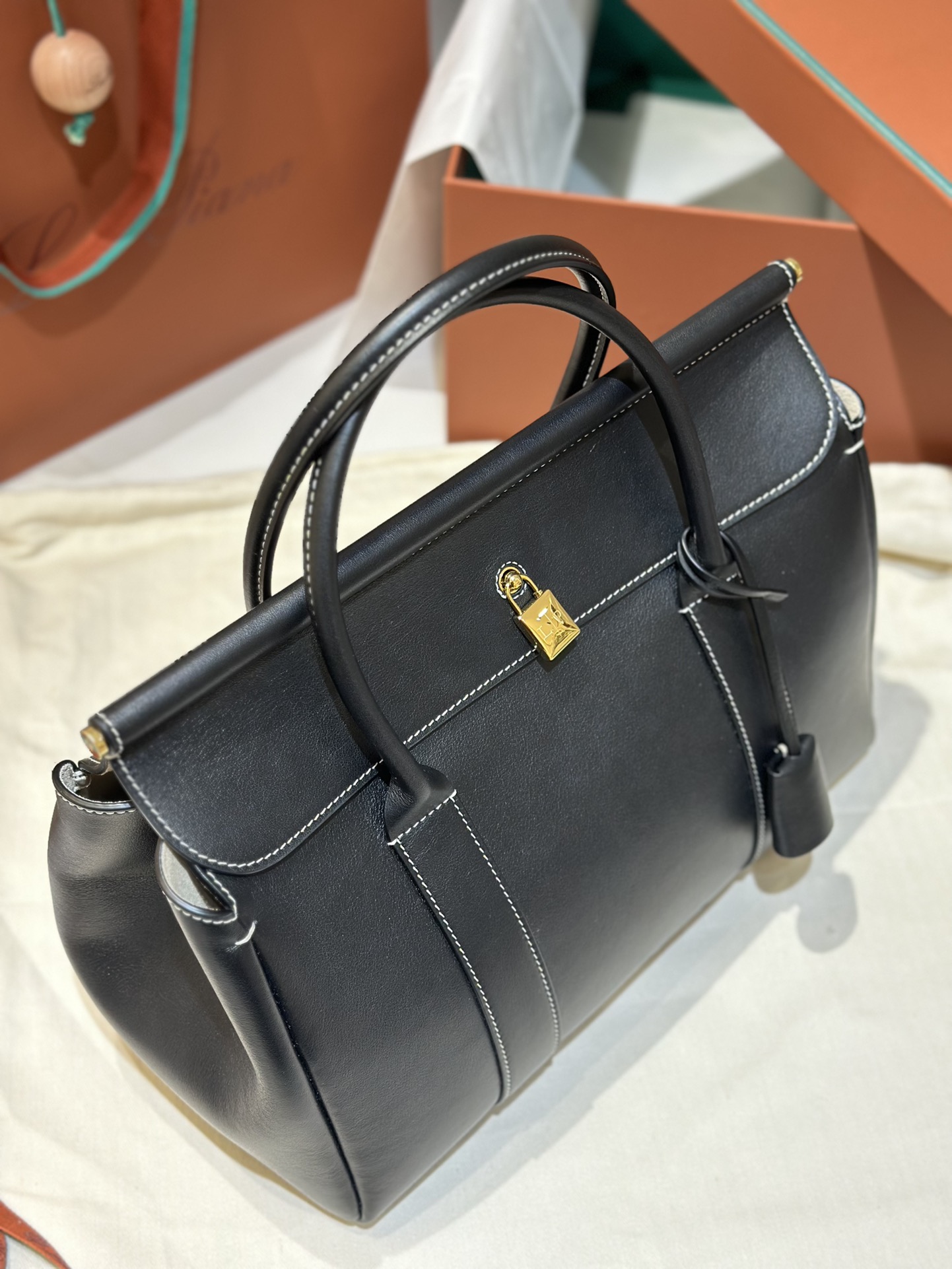 Loro Piana Loom bag L32 Smooth Calfskin Black | Loro Piana CY