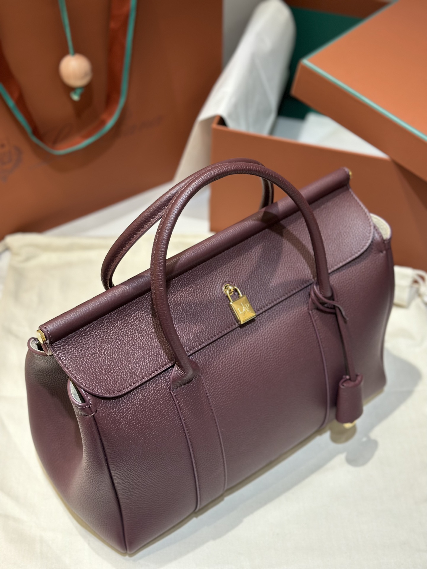 Loro Piana Loom bag L32 Smooth Calfskin dark red | Loro Piana CY