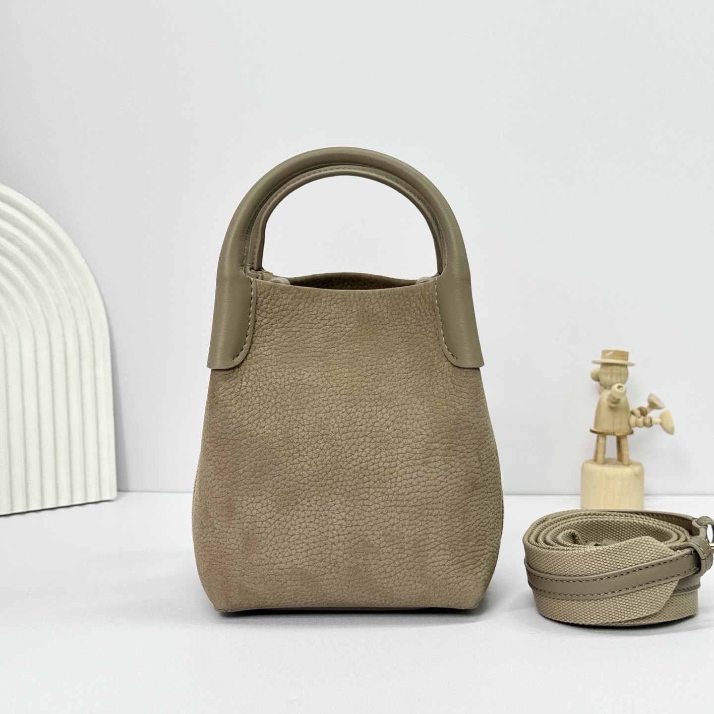 Loro Piana Small Bale Bag Calfskin Fume Taupe/Sun Gold | Loro Piana BE