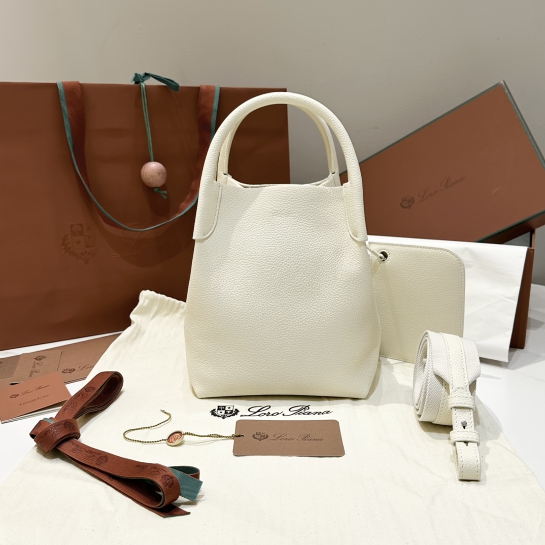 Loro Piana Small Bale bag Grained Calfskin Whisper White | Loro Piana