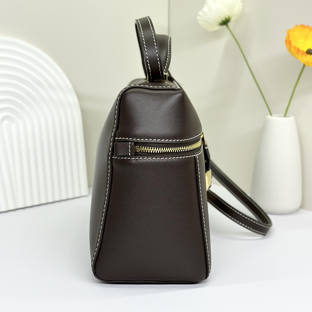 LORO PIANA Smooth Calfskin Extra Bag L27 Dark Chocolate Licorice 1510647 |