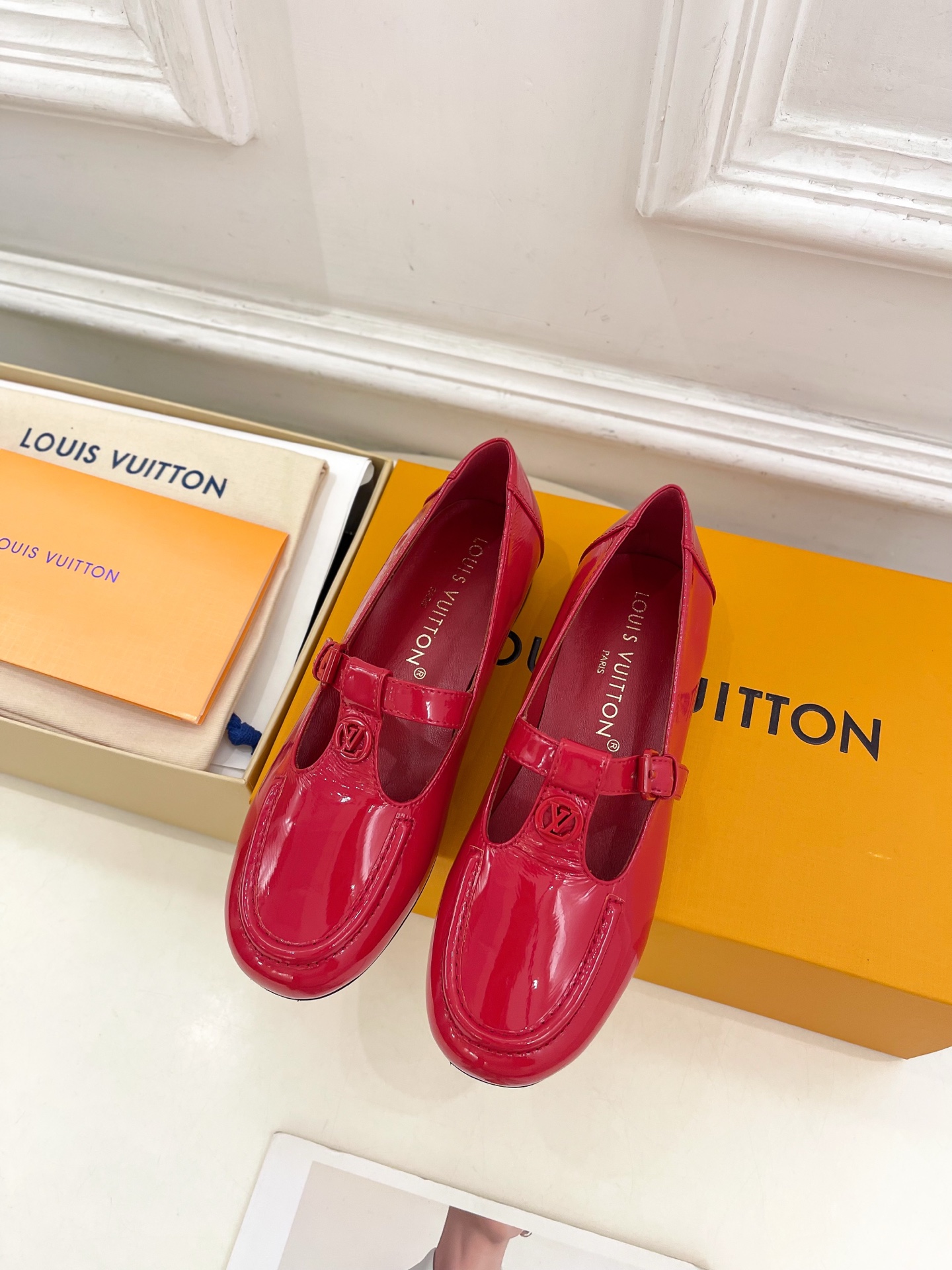 Louis Vuitton  1ACYWY Soho Flat Mary Jane  Colors Cerise