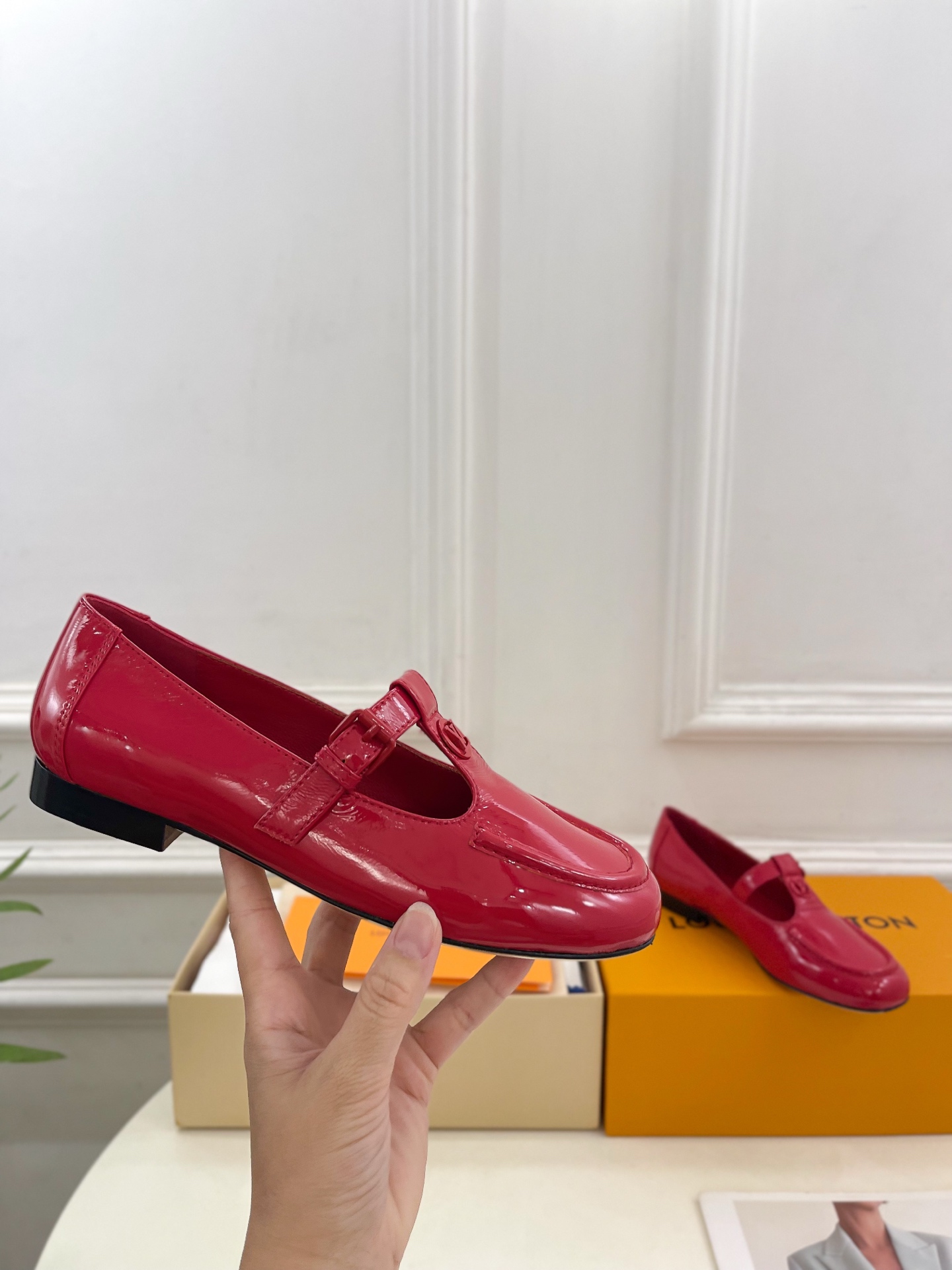 Louis Vuitton  1ACYWY Soho Flat Mary Jane  Colors Cerise