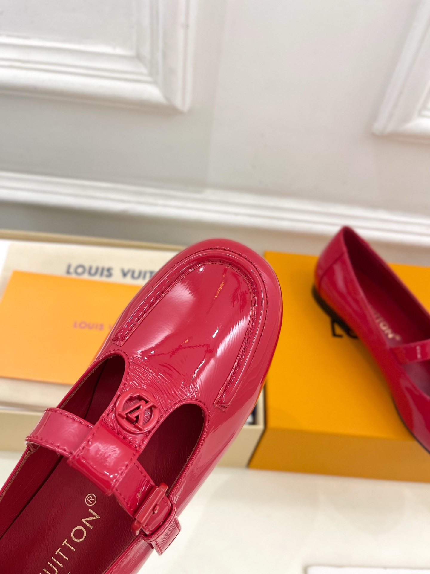 Louis Vuitton  1ACYWY Soho Flat Mary Jane  Colors Cerise