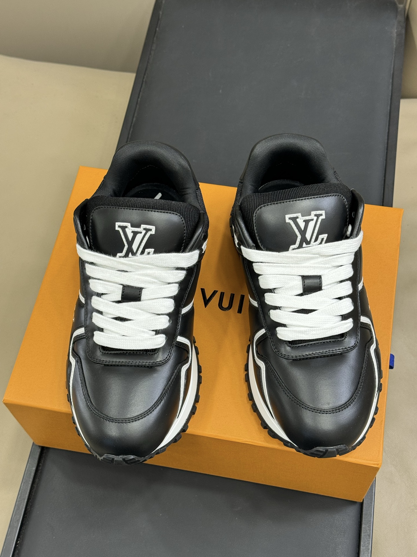 Louis Vuitton 1AHSRZ Run Away Maxi Sneaker Colors Black