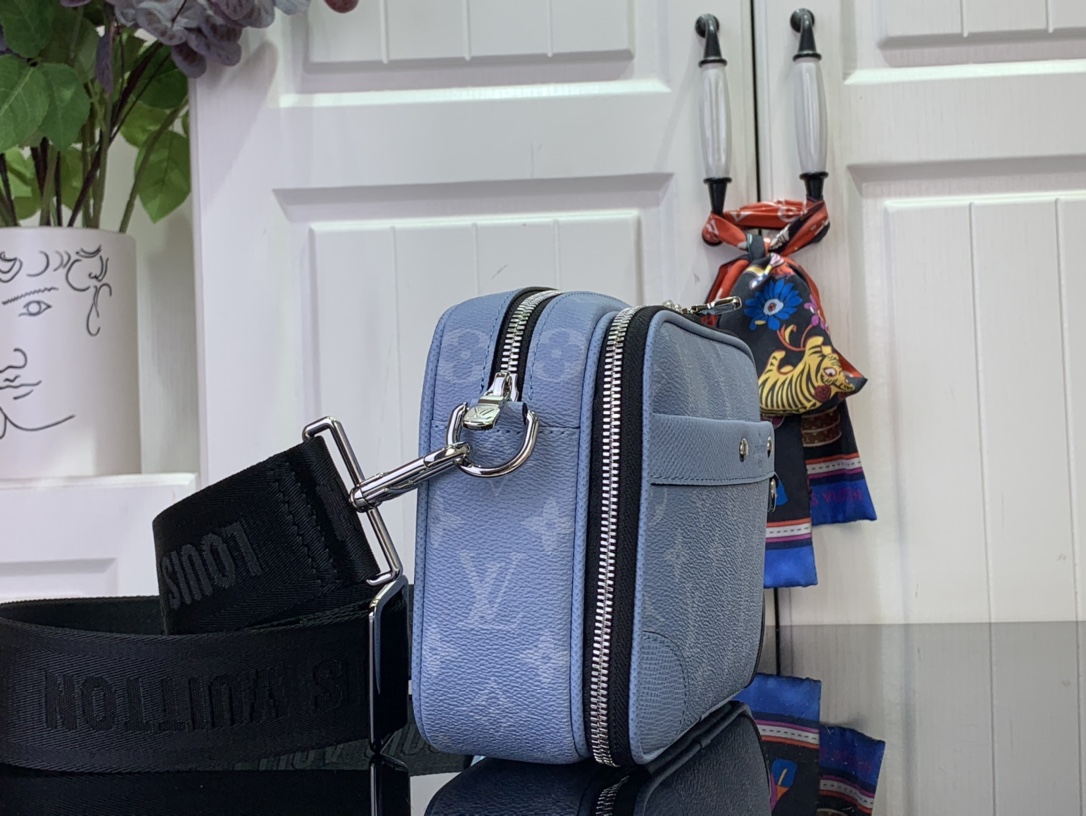 Louis Vuitton Alpha Messenger Taigarama - Bags and Small Leather Goods