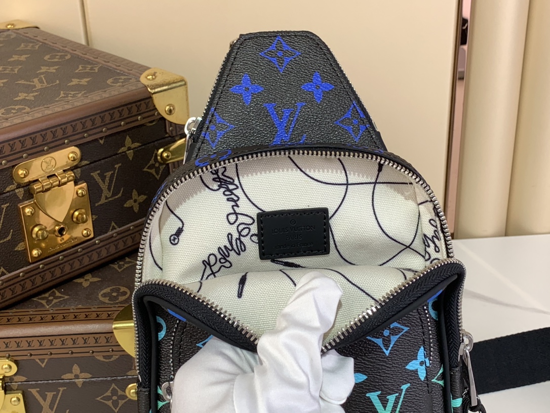 LOUIS VUITTON Avenue sling bag MulticolorM13936