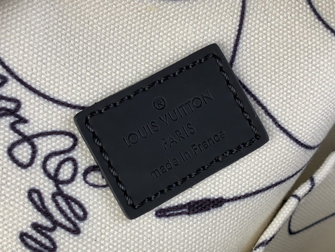 LOUIS VUITTON Avenue sling bag MulticolorM13936
