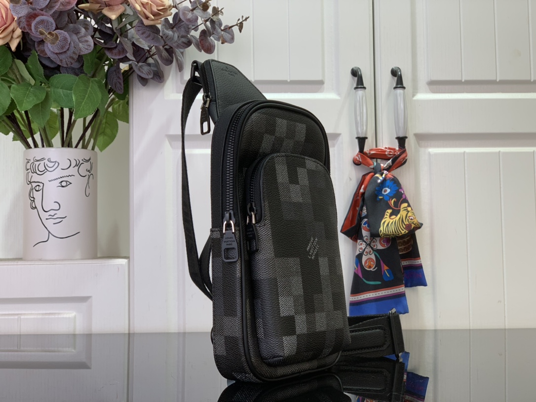 Louis Vuitton Avenue Slingbag in Bayern