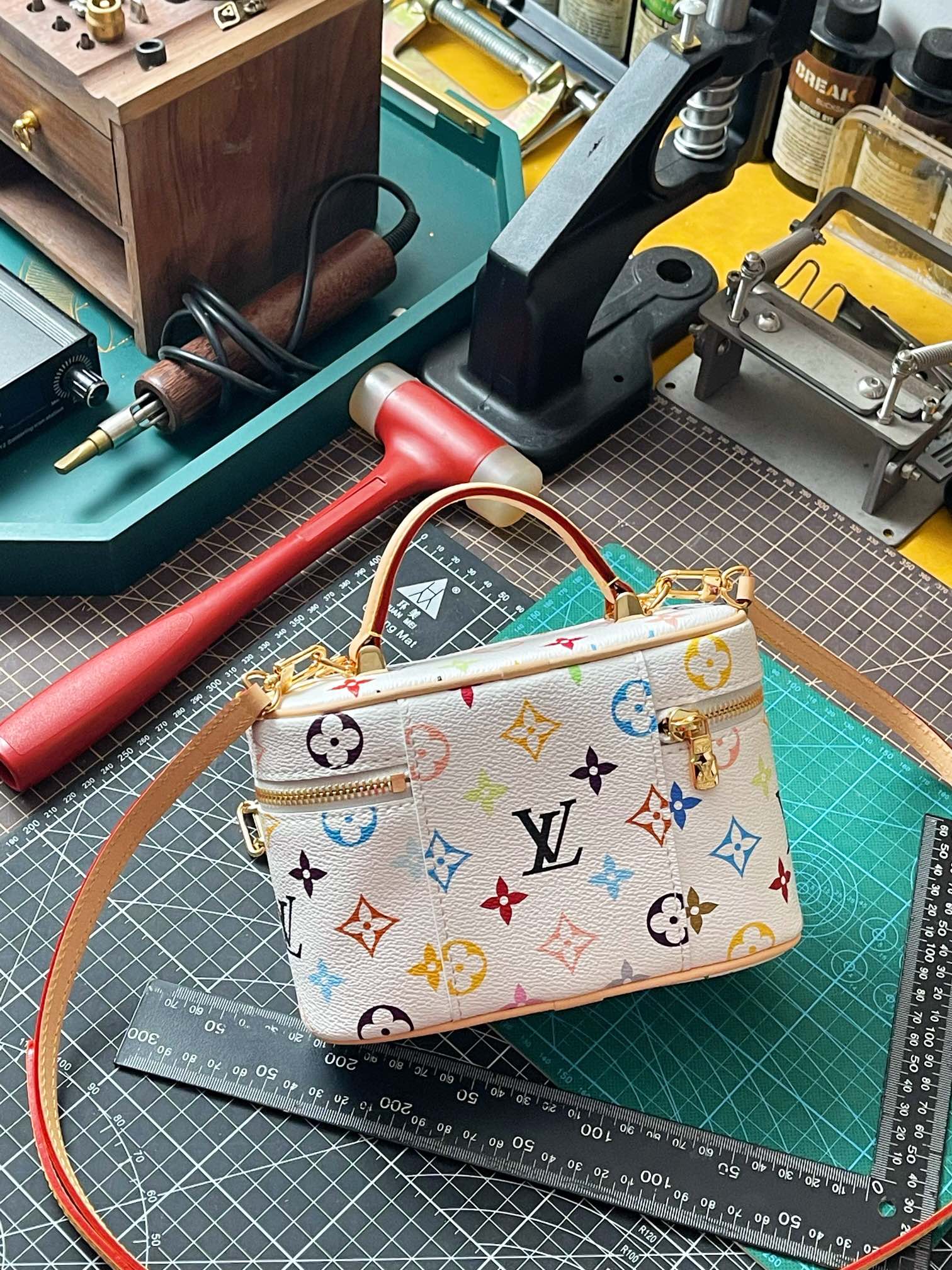 Louis Vuitton | Bags | Louis Vuitton Pont Neuf Soft Pm Shoulder Bag Black | Posh