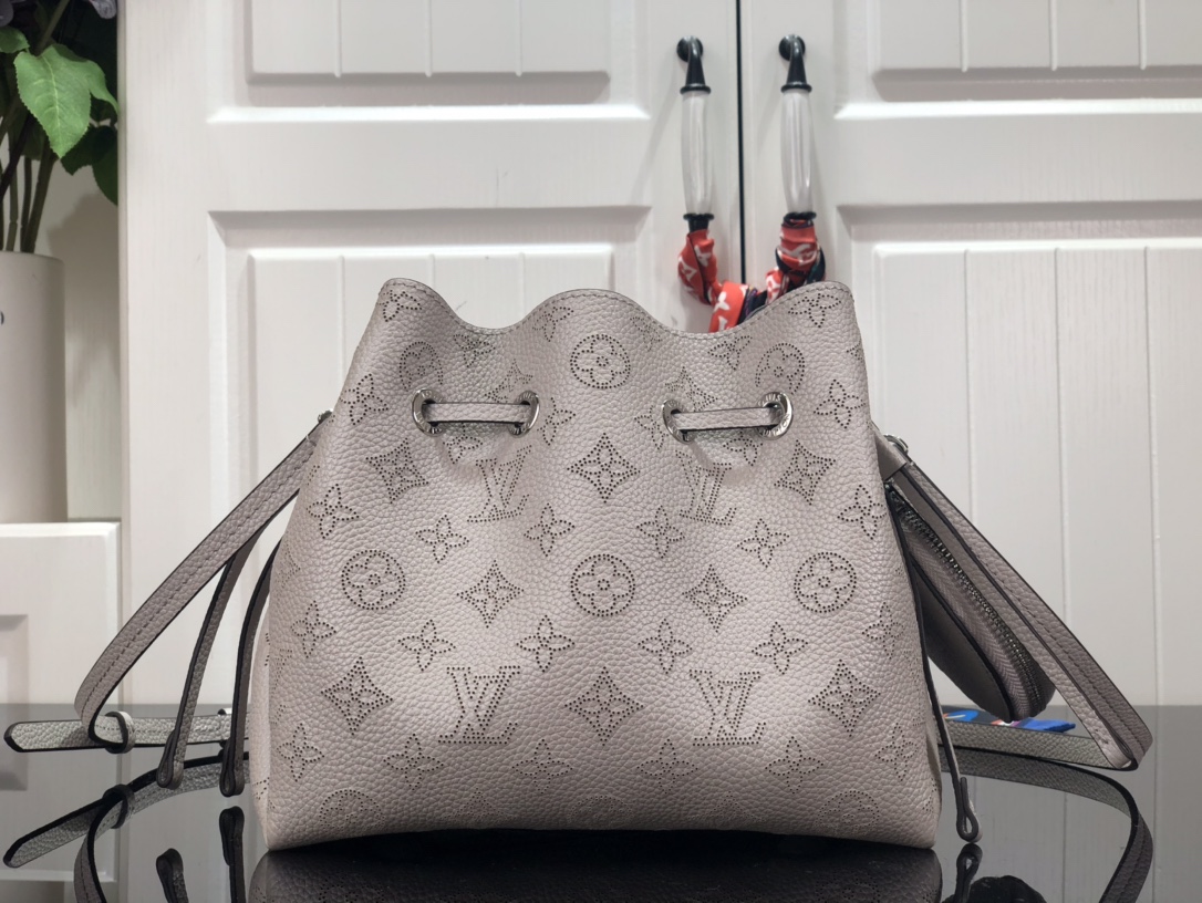 Louis Vuitton Bella Bucket Bag – Gray