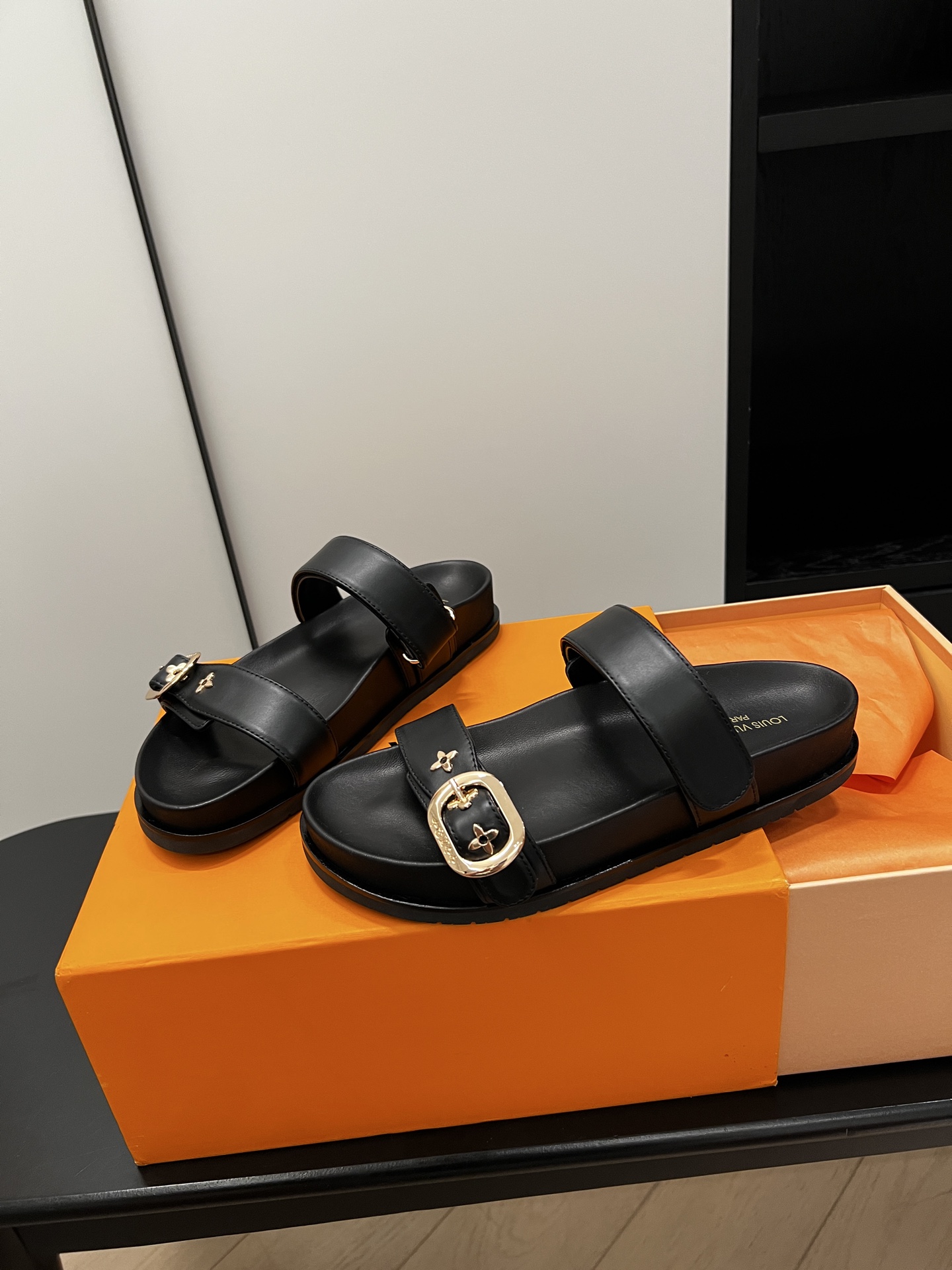 Louis Vuitton Bom Dia Flat Comfort Mule black  - Women - Shoes | LOUIS Vuitton