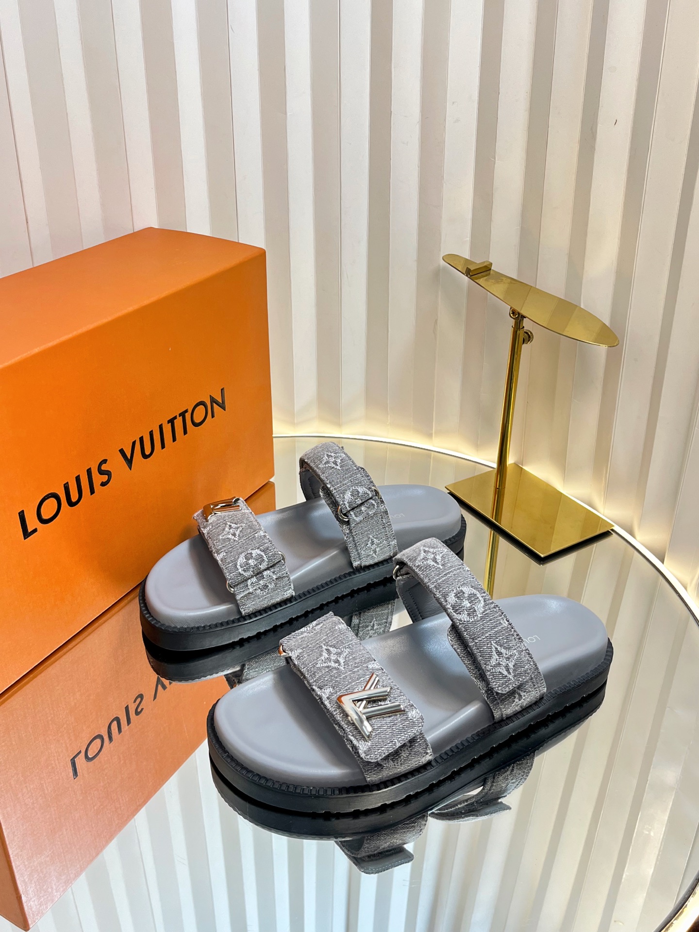 Louis Vuitton Bom Dia Flat Comfort Mule gray - Women - Shoes | LOUIS Vuitton