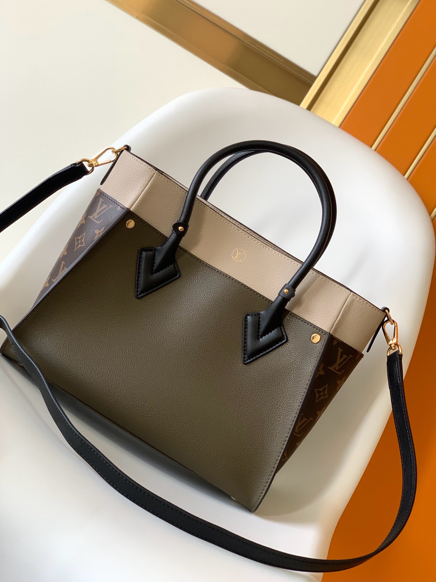 LOUIS VUITTON Calfskin Monogram On My Side MM Laurier Green Toffee Latte Beige