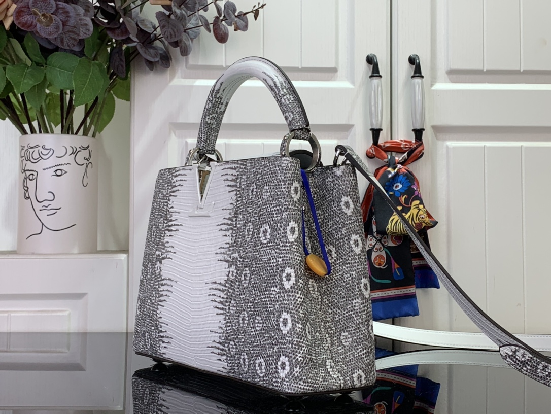 Louis Vuitton Capucines Bb- White