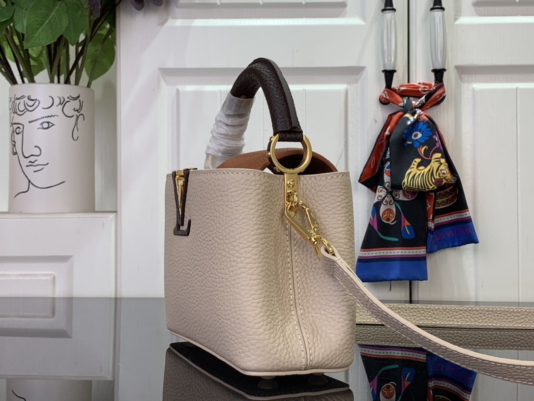 Louis Vuitton Capucines MM Capucines - Women - Handbags | LOUISVuitton