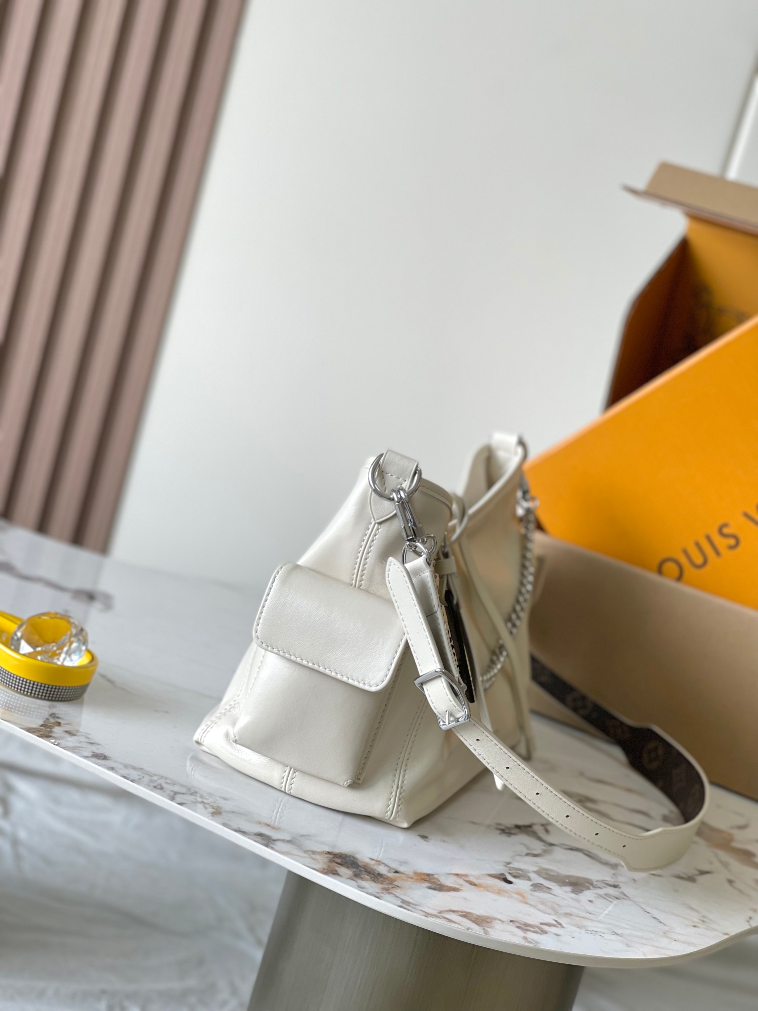 LOUIS VUITTON CARRYALL CARGO VIBE PM BAG WHITE 34CM M12919