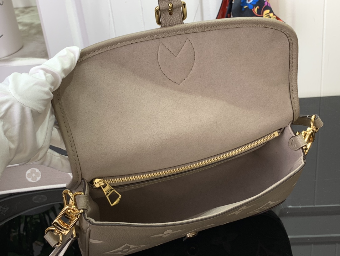 Louis Vuitton Diane Underarm Baguette Bag