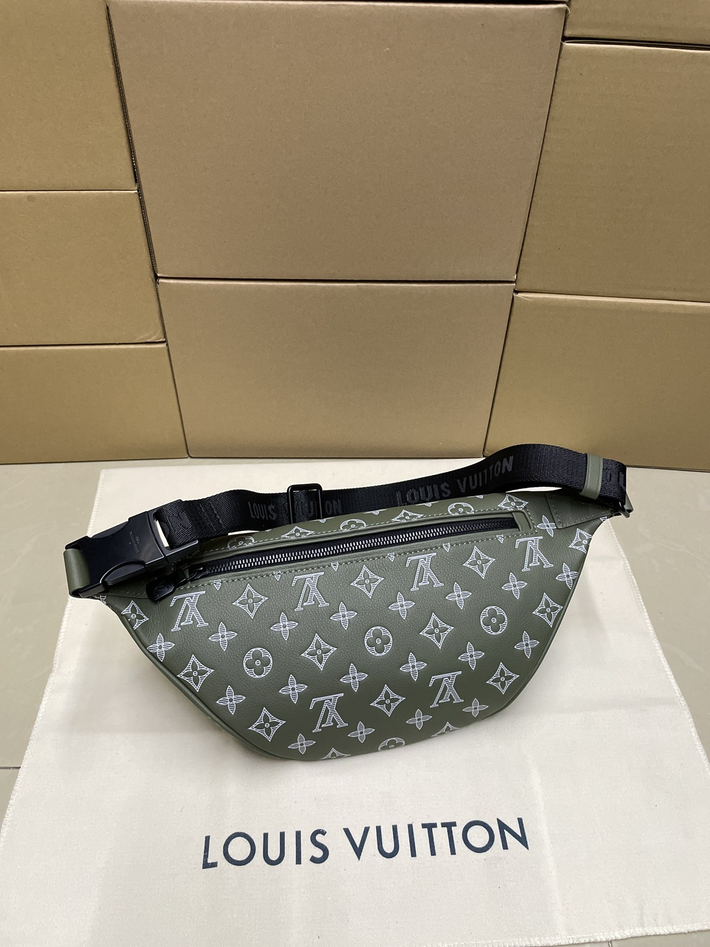 Louis Vuitton Discovery Bumbag G65 - Bags and Small Leather Goods