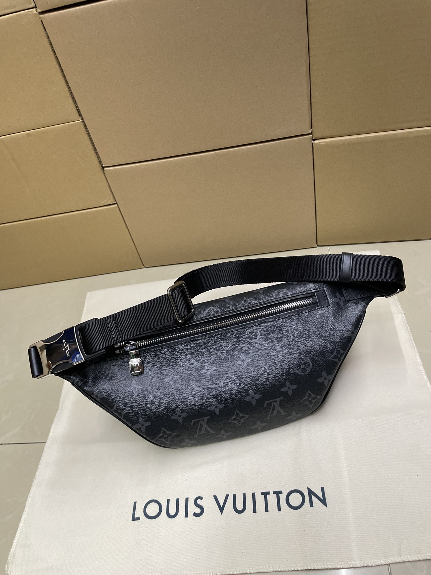 Louis Vuitton Discovery Bumbag Monogram