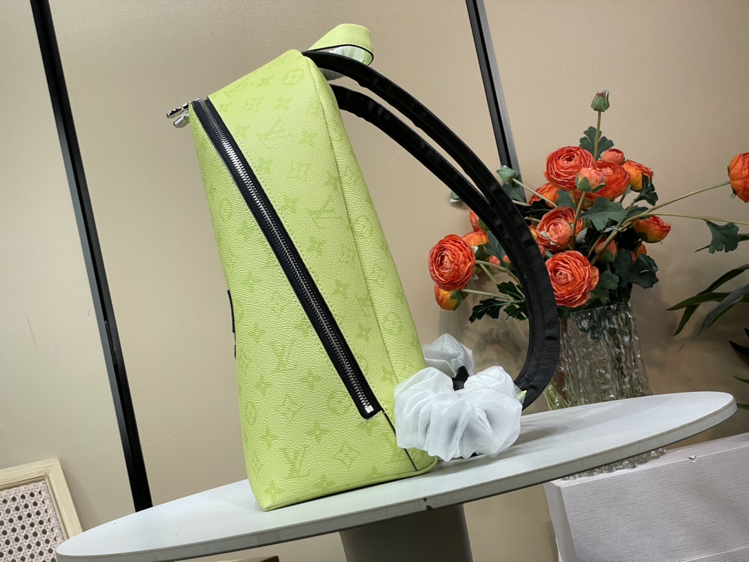 Louis Vuitton Discovery Slim Backpack Taigarama - Bags and Small