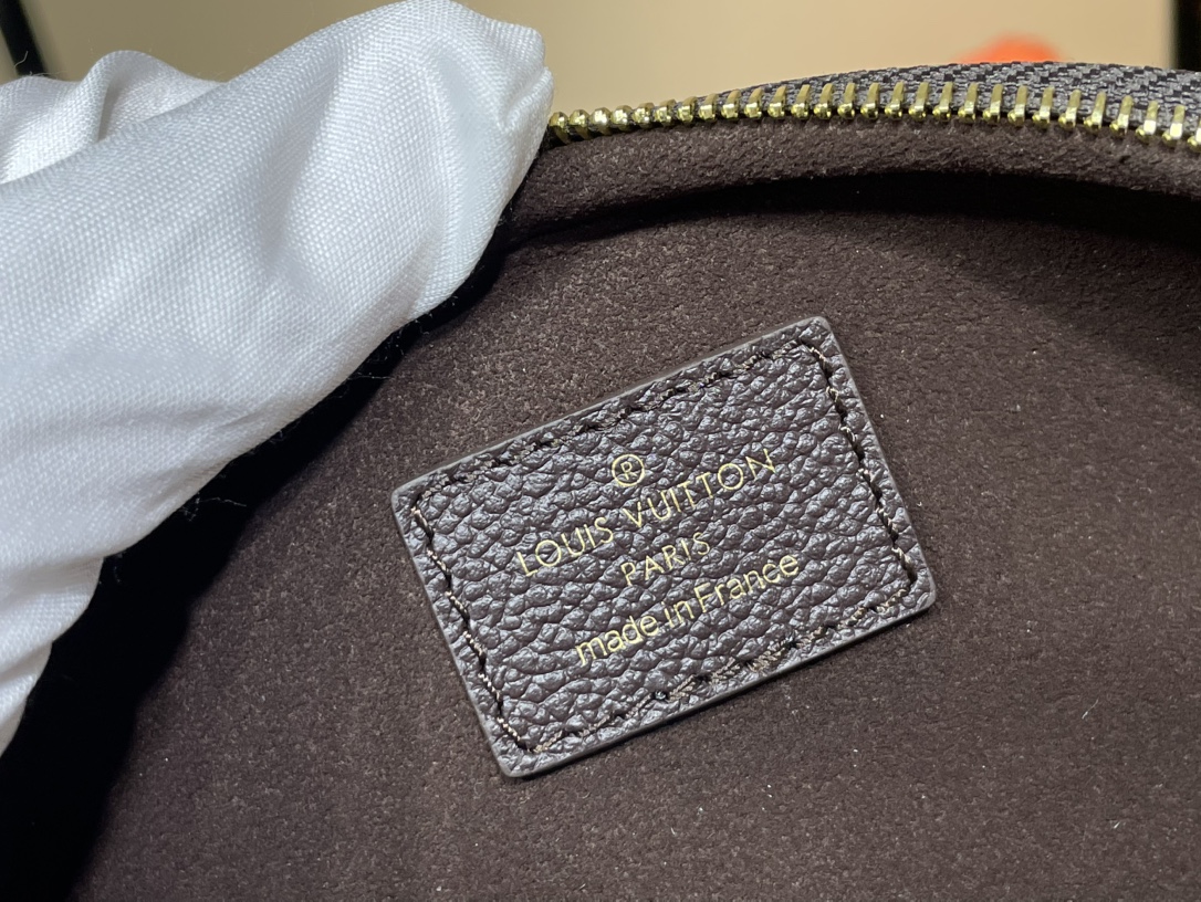 LOUIS VUITTON Empreinte Mini Bumbag Black 1446675 |