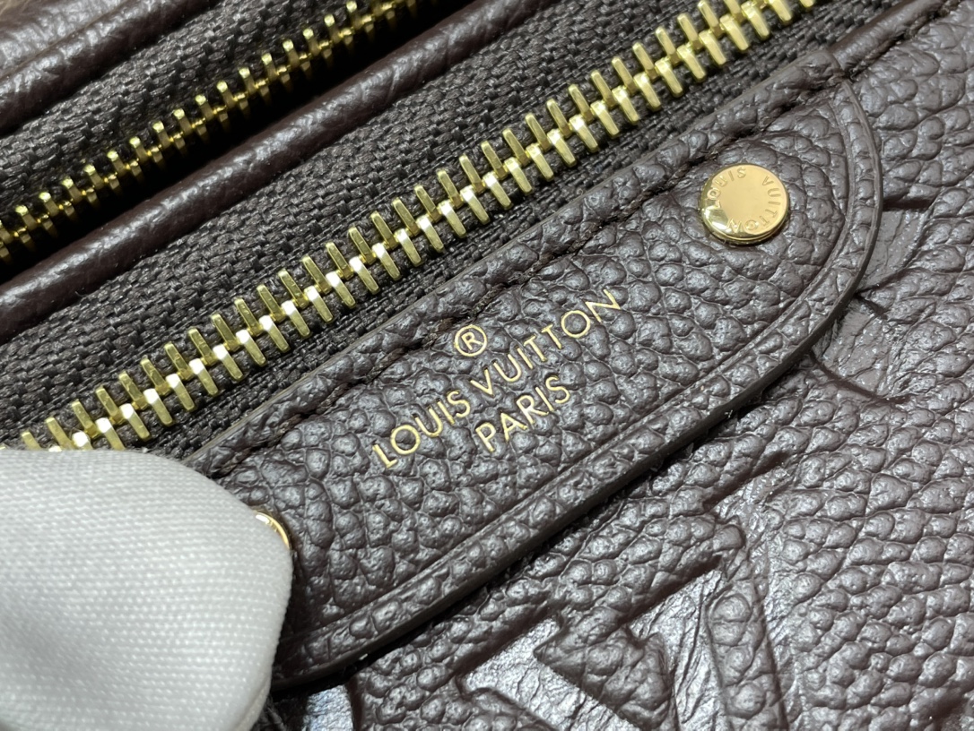 LOUIS VUITTON Empreinte Mini Bumbag Black 1446675 |