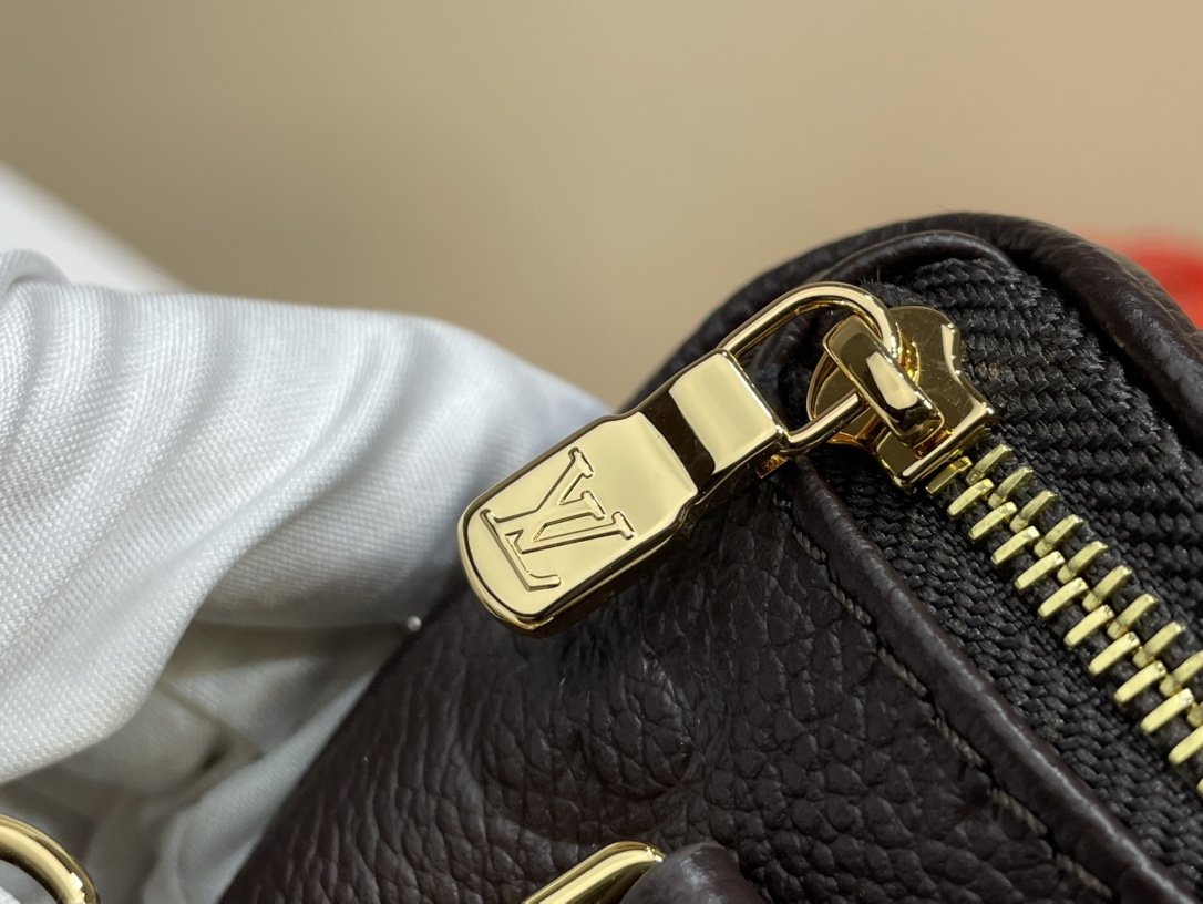 LOUIS VUITTON Empreinte Mini Bumbag Black 1446675 |