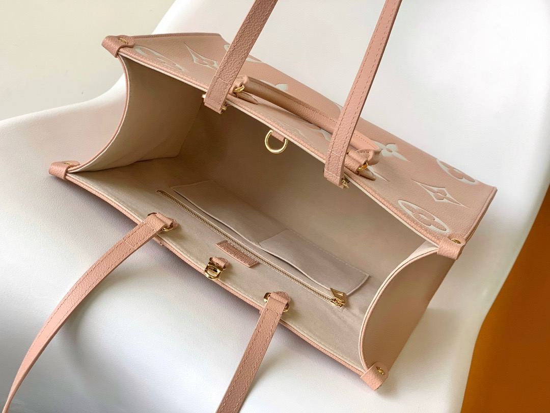 LOUIS VUITTON Empreinte Monogram Giant Onthego MM Arizona Creme