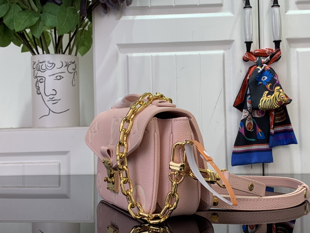 LOUIS VUITTON Empreinte Monogram Giant Pochette Metis East