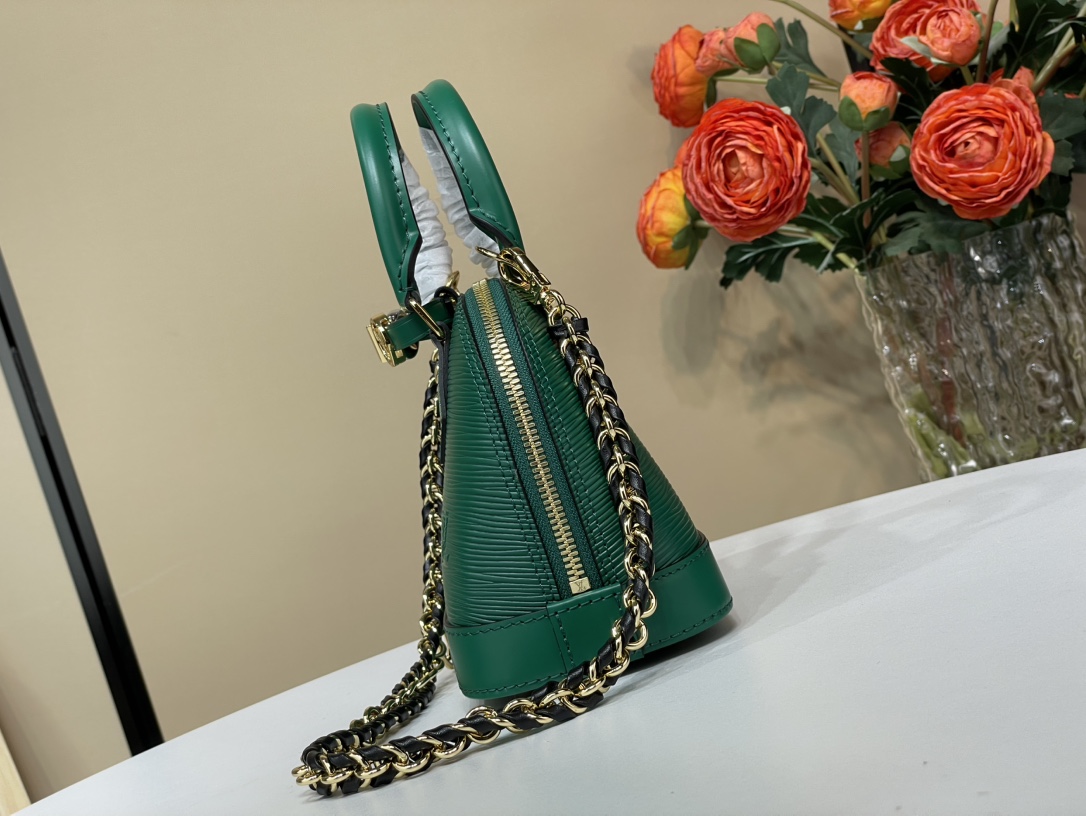 LOUIS VUITTON Epi Alma BB Borneo Green