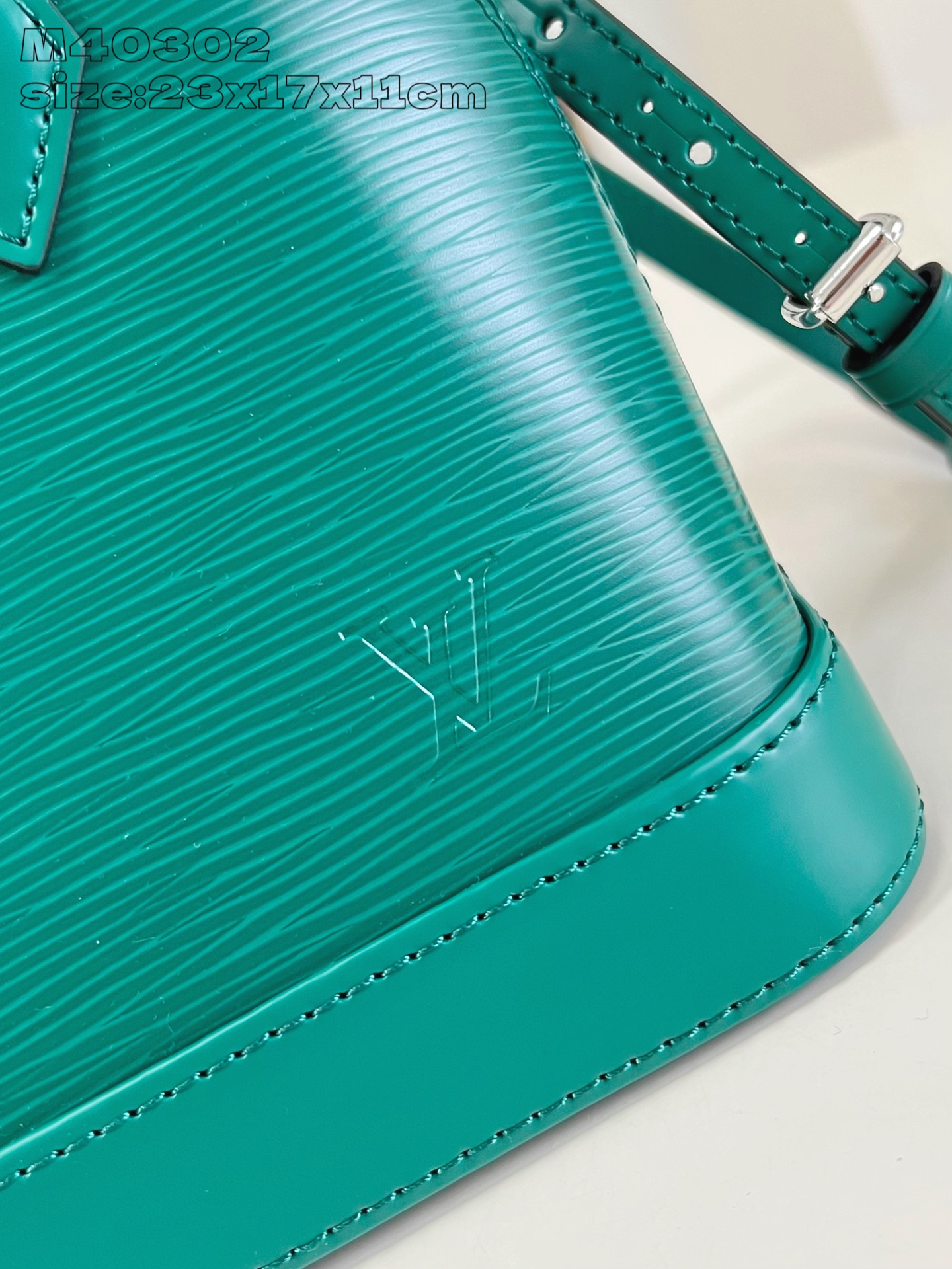 LOUIS VUITTON Epi Alma BB Turquoise 111958
