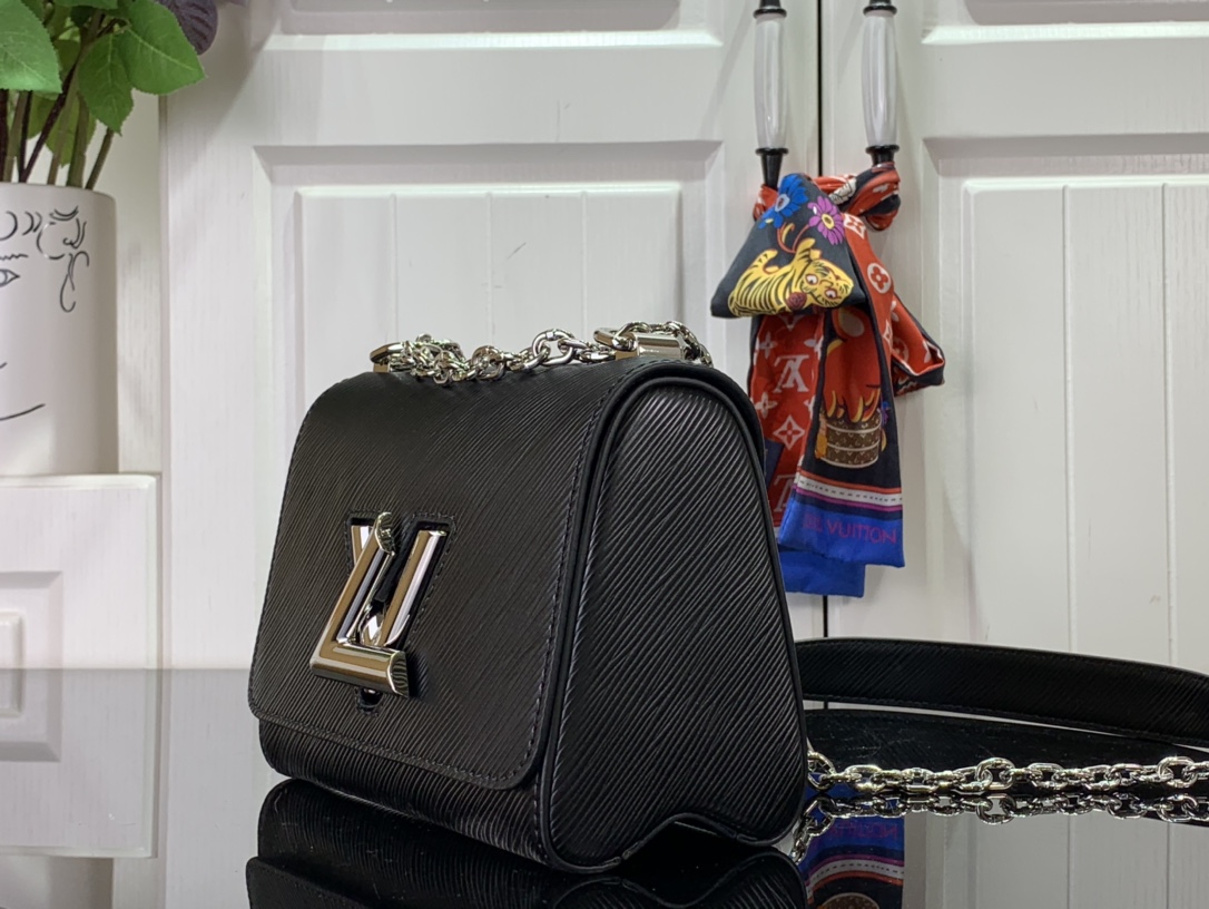 LOUIS VUITTON Epi Twist Shoulder Bag MM Black 127726