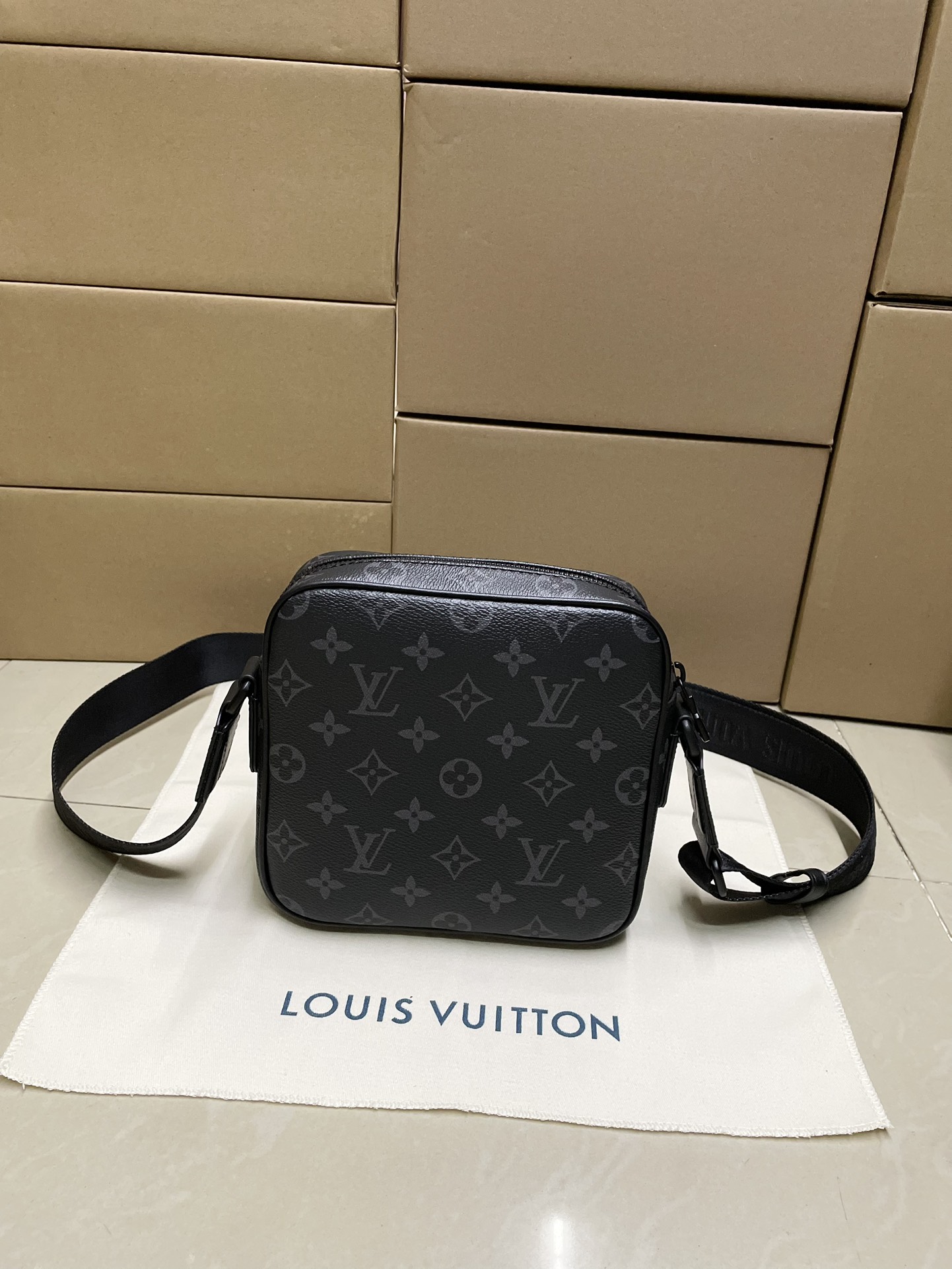 Louis Vuitton Getaway Messenger 'Black'
