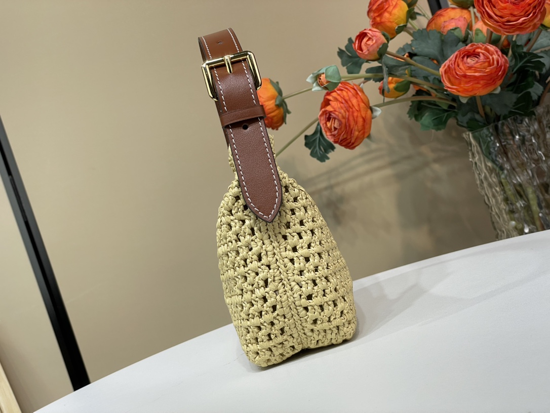 Louis Vuitton Hills Pochette Bag